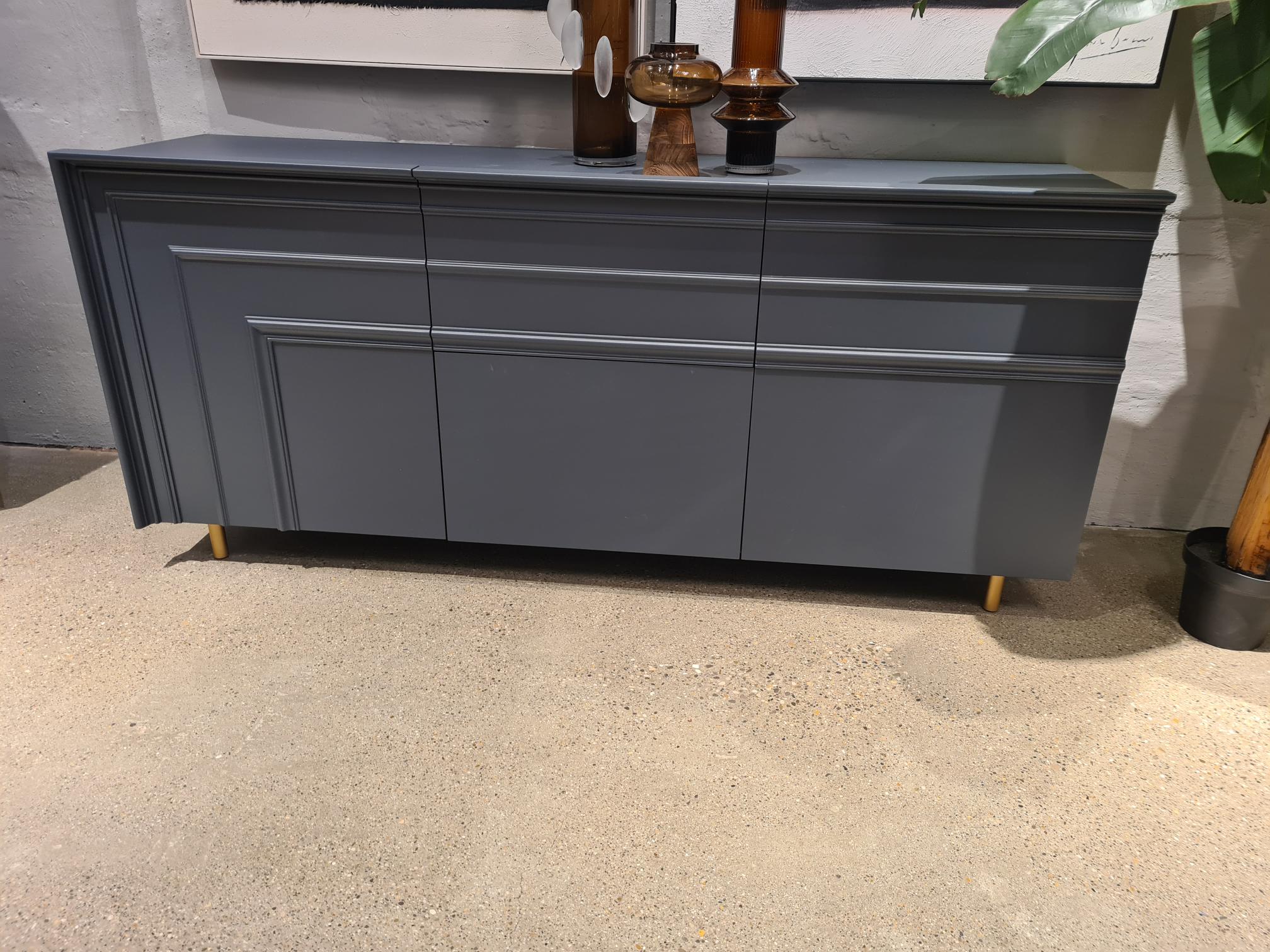 Minotti Italia Gessolina Sideboard  Anthrazit - Einzelstück – Grafik-1.