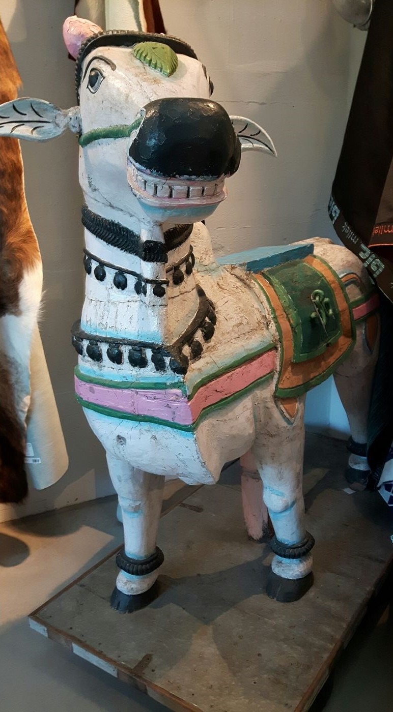 UNIKAT Indischer, handbemalter Deko Büffel aus Holz Cow on Stand – Grafik-1.